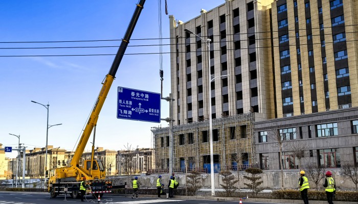 補齊城市設(shè)施短板 提升民生幸福指數(shù)——甘肅建投生態(tài)公司傾情傾力加快酒泉市城區(qū)標(biāo)識標(biāo)牌改造建設(shè)工作